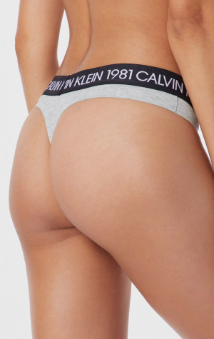 Dámska tangá Calvin Klein QF5448