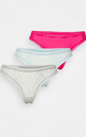 Dámská tanga Calvin Klein QD3802 6VW 3PACK